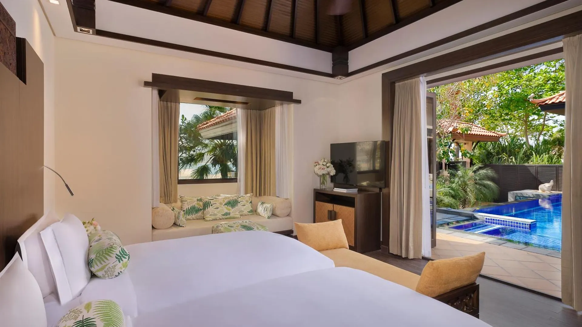 Anantara The Palm Dubai Resort 5*,